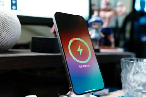 石景山苹果15换屏服务分享用什么充电器给iPhone15充电更好 